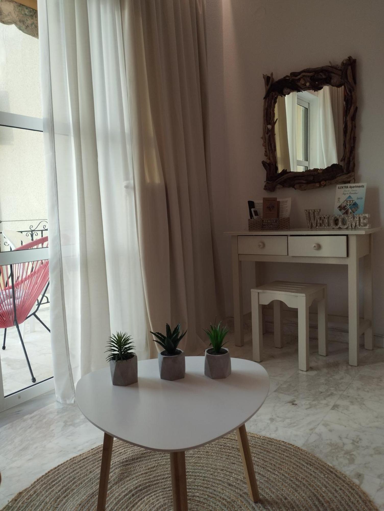 Ilektra Apartments Blue & Red ปลาตาเรีย ภายนอก รูปภาพ